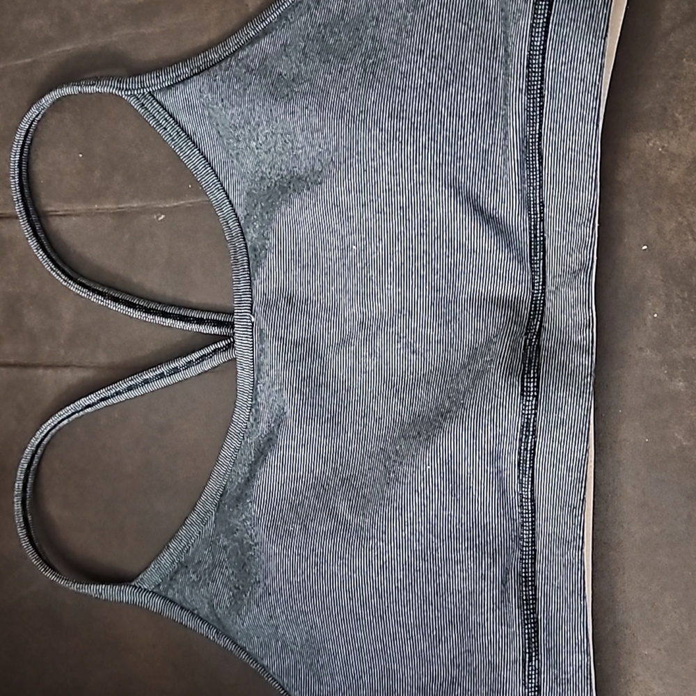 2/$25 Lululemon Flow Y Bra IV Grey White Microstripe Sports Gym Size 8